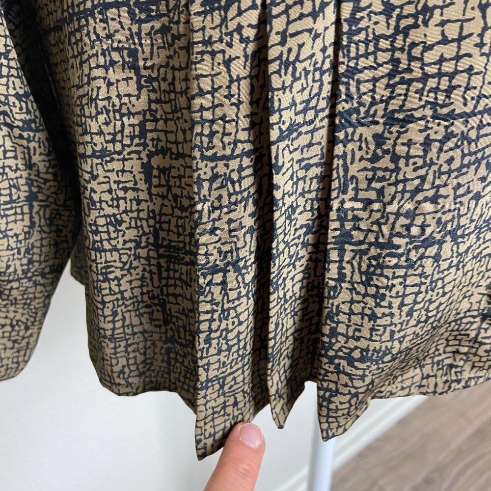 Vintage Blouse  Pleated Shoulder pads Hidden  Button Down Size 14 - Picture 5 of 13